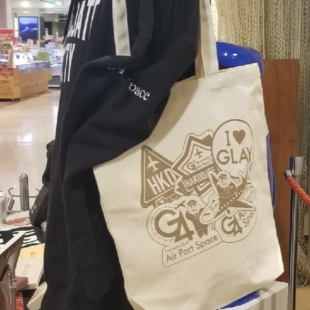 新品未使用❣️GLAY 函館空港 トートバッグ① エンタメ/ホビーのタレントグッズ(ミュージシャン)の商品写真