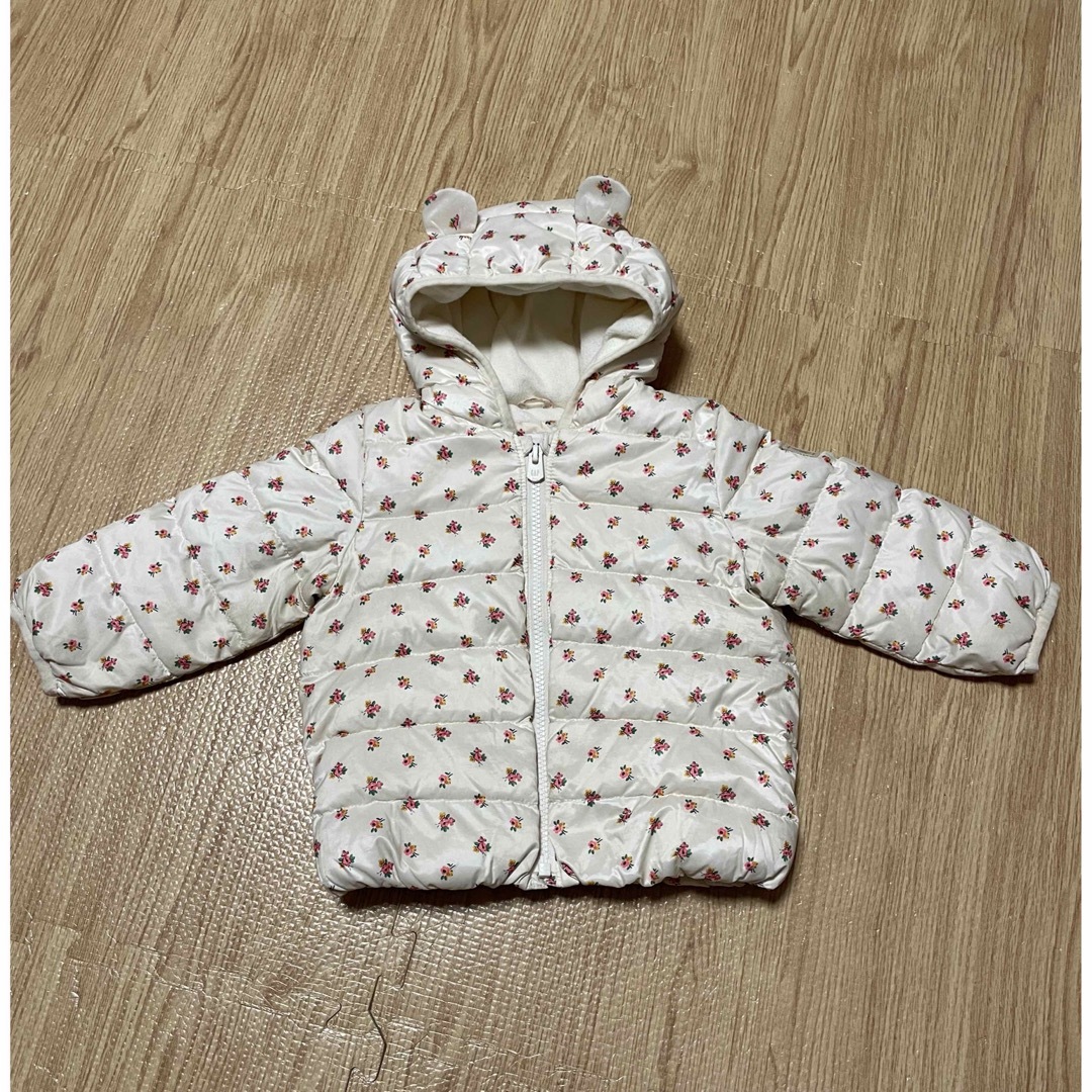 babyGAP(ベビーギャップ)のgap baby 花柄ダウン　90 キッズ/ベビー/マタニティのキッズ服女の子用(90cm~)(ジャケット/上着)の商品写真