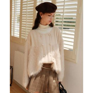 新品♡import♡ダブルボタンふわふわデザインWhiteノーカラーニットジャケ(ノーカラージャケット)