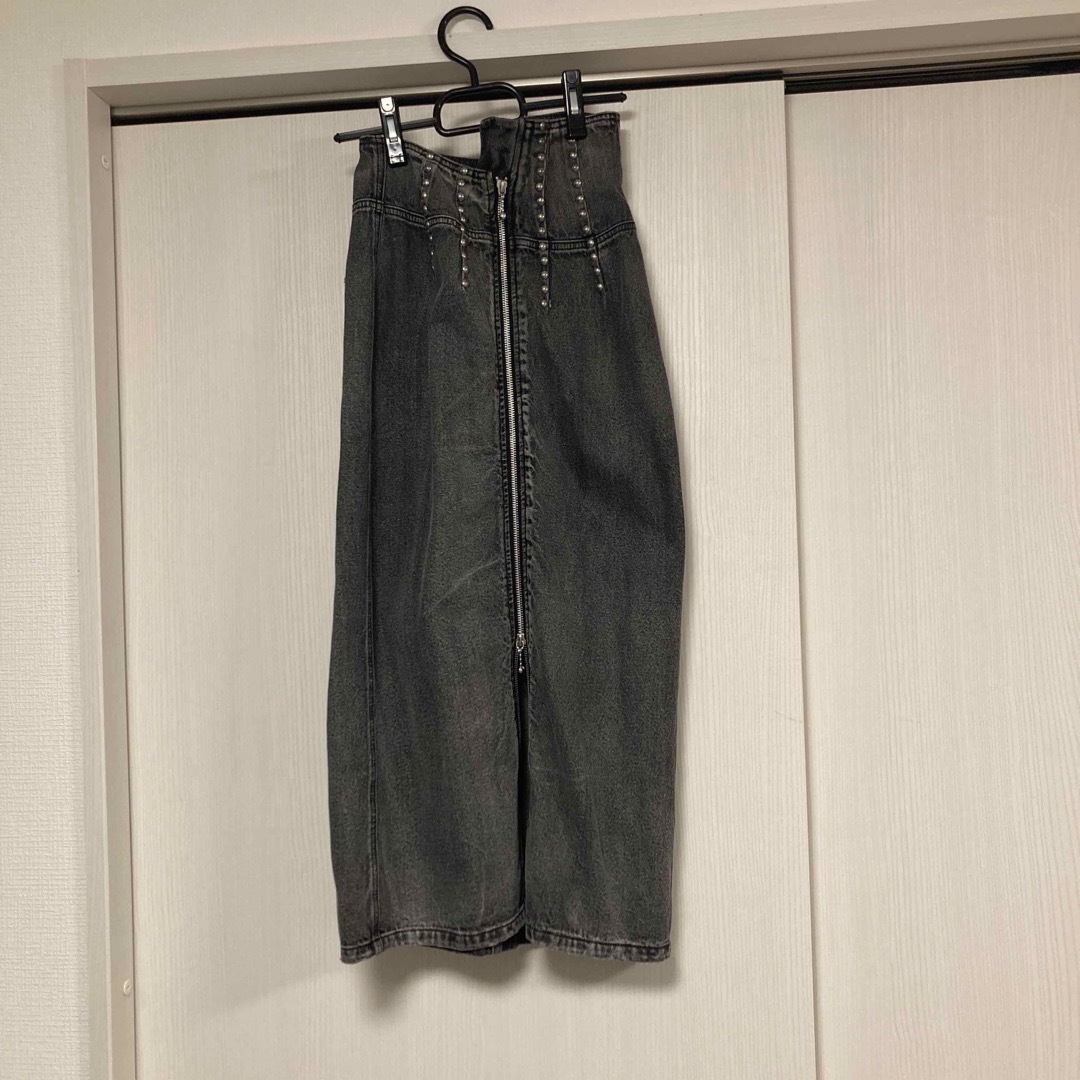 Ameri VINTAGE(アメリヴィンテージ)のAMERI STUDS LINE DENIM SKIRT レディースのスカート(ロングスカート)の商品写真