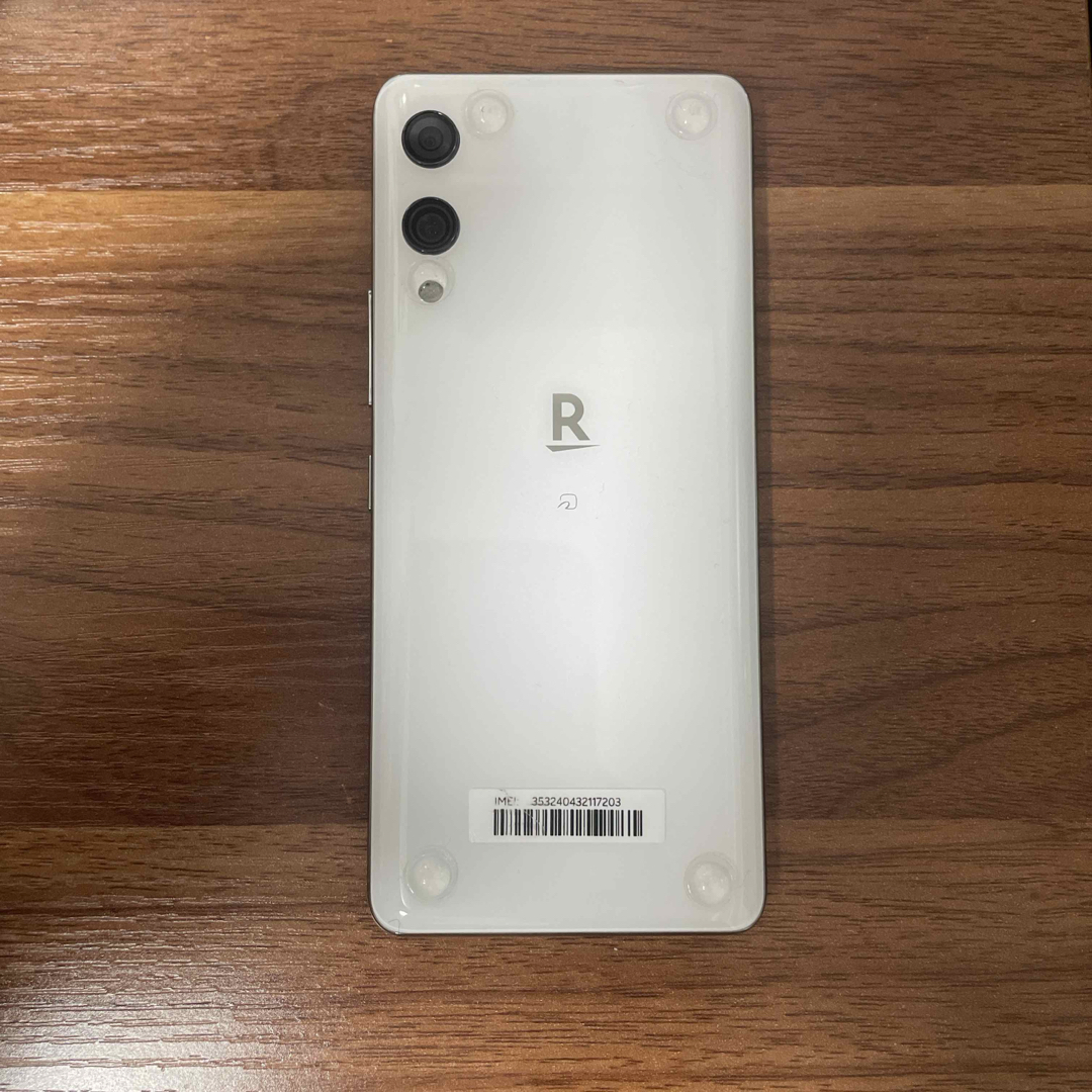 Rakuten(ラクテン)のRAKUTEN HANDO P710 スマホ/家電/カメラのスマートフォン/携帯電話(スマートフォン本体)の商品写真