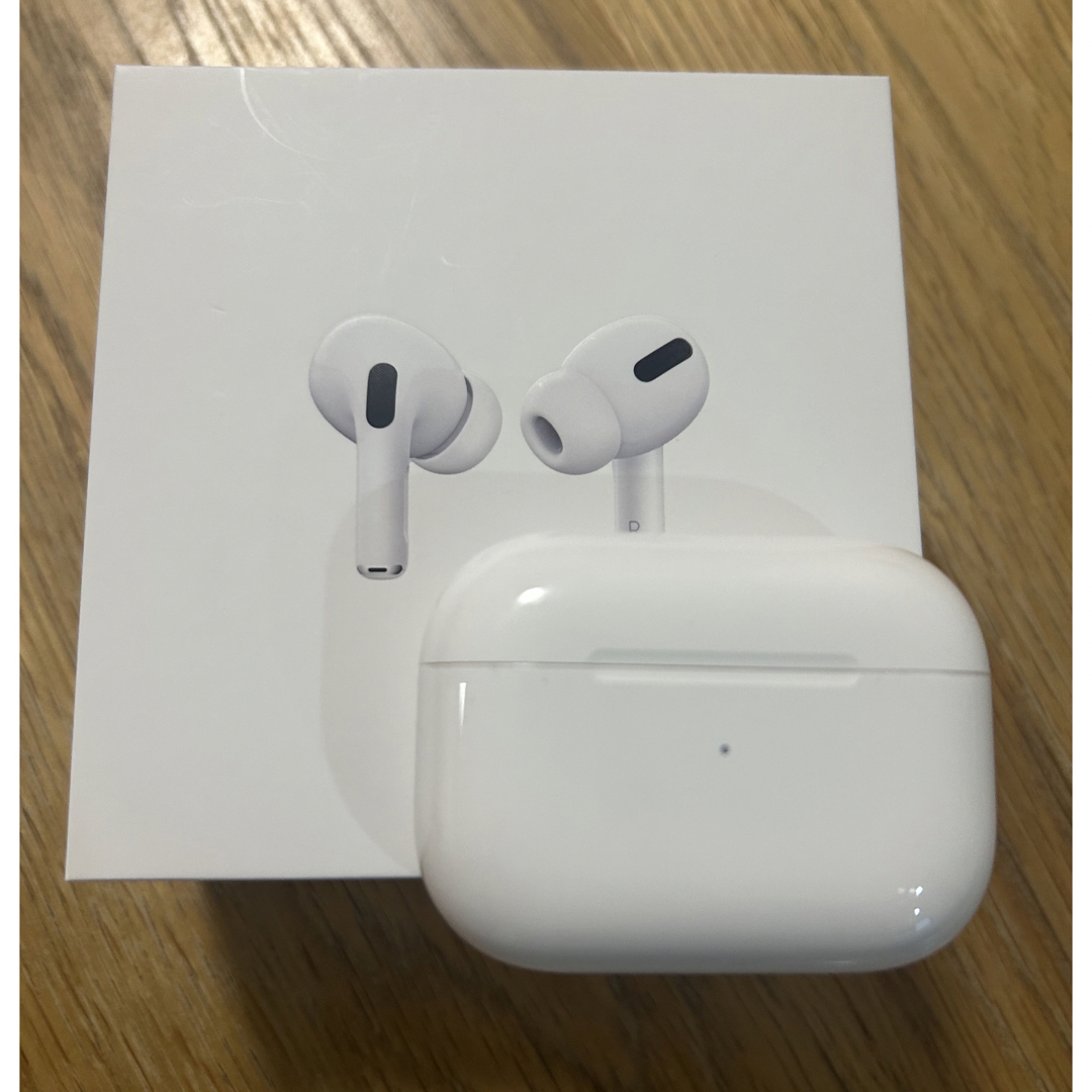 Apple(アップル)のAirPods Pro スマホ/家電/カメラのオーディオ機器(ヘッドフォン/イヤフォン)の商品写真