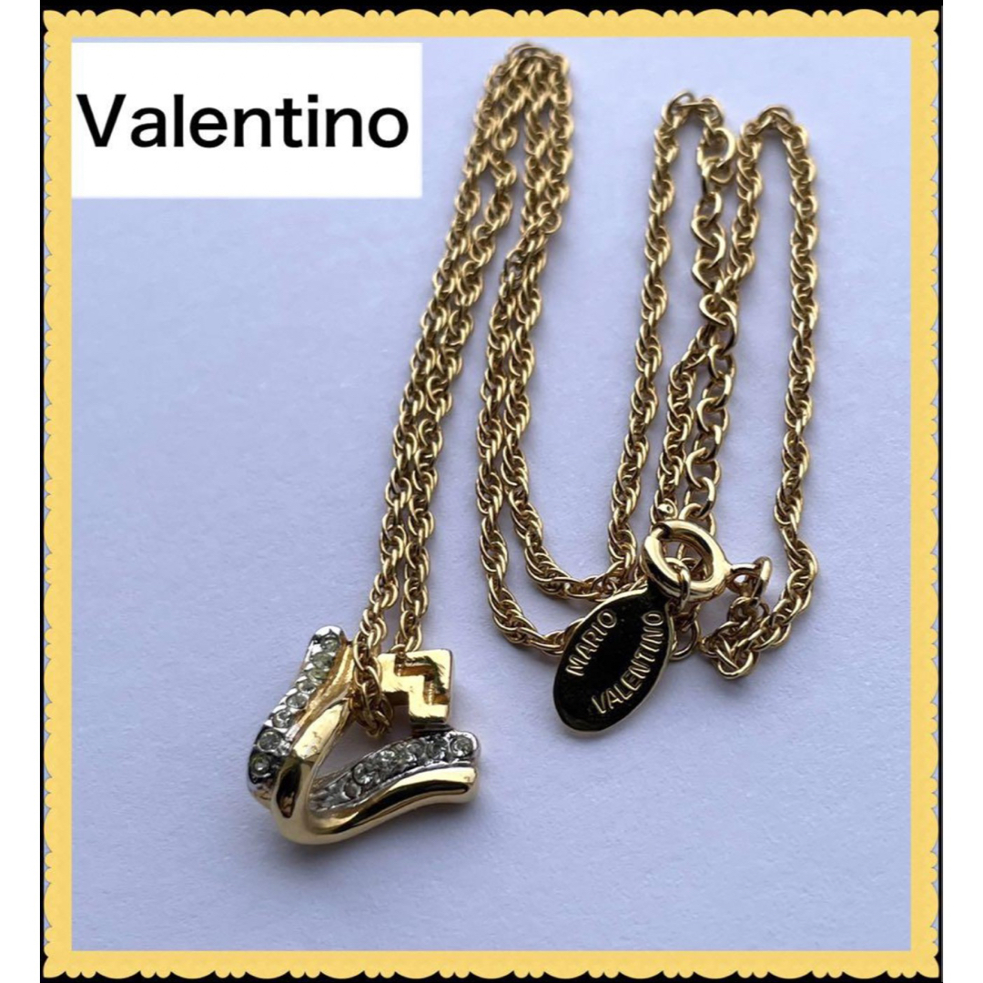 VALENTINO(ヴァレンティノ)のValentinoヴァレンティノ ネックレス ゴールド　ラインストーン レディースのアクセサリー(ネックレス)の商品写真