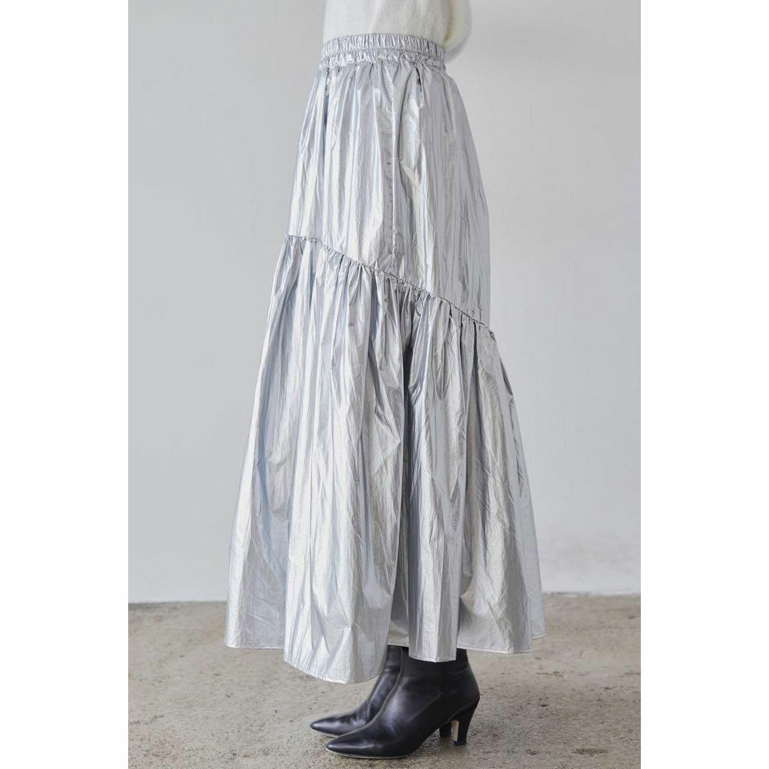 【NEW】メタリックタフタギャザーフレアスカート  シルバー レディースのスカート(ロングスカート)の商品写真