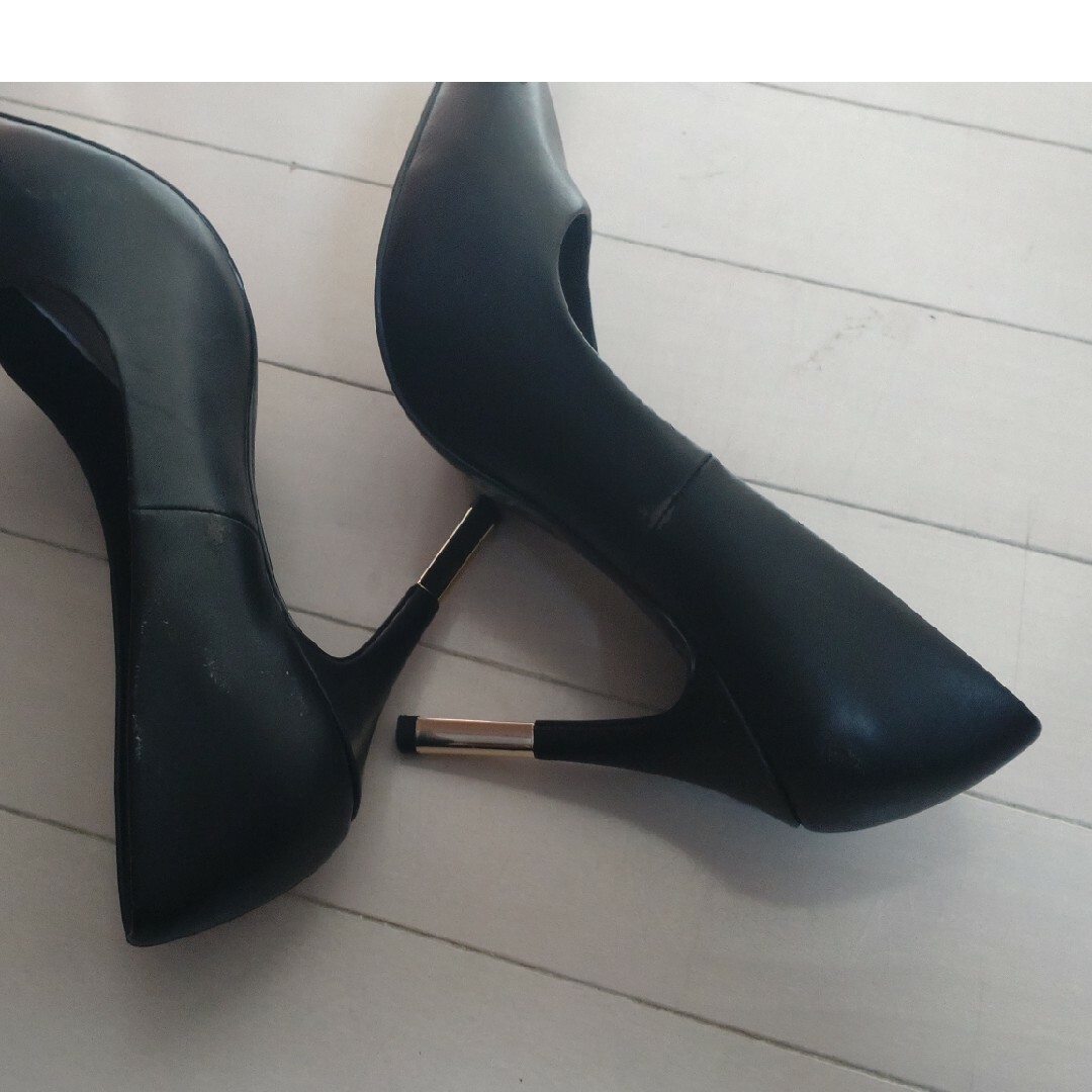 R&E(アールアンドイー)のR&E 黒　22.5cm パンプス　ヒール レディースの靴/シューズ(ハイヒール/パンプス)の商品写真