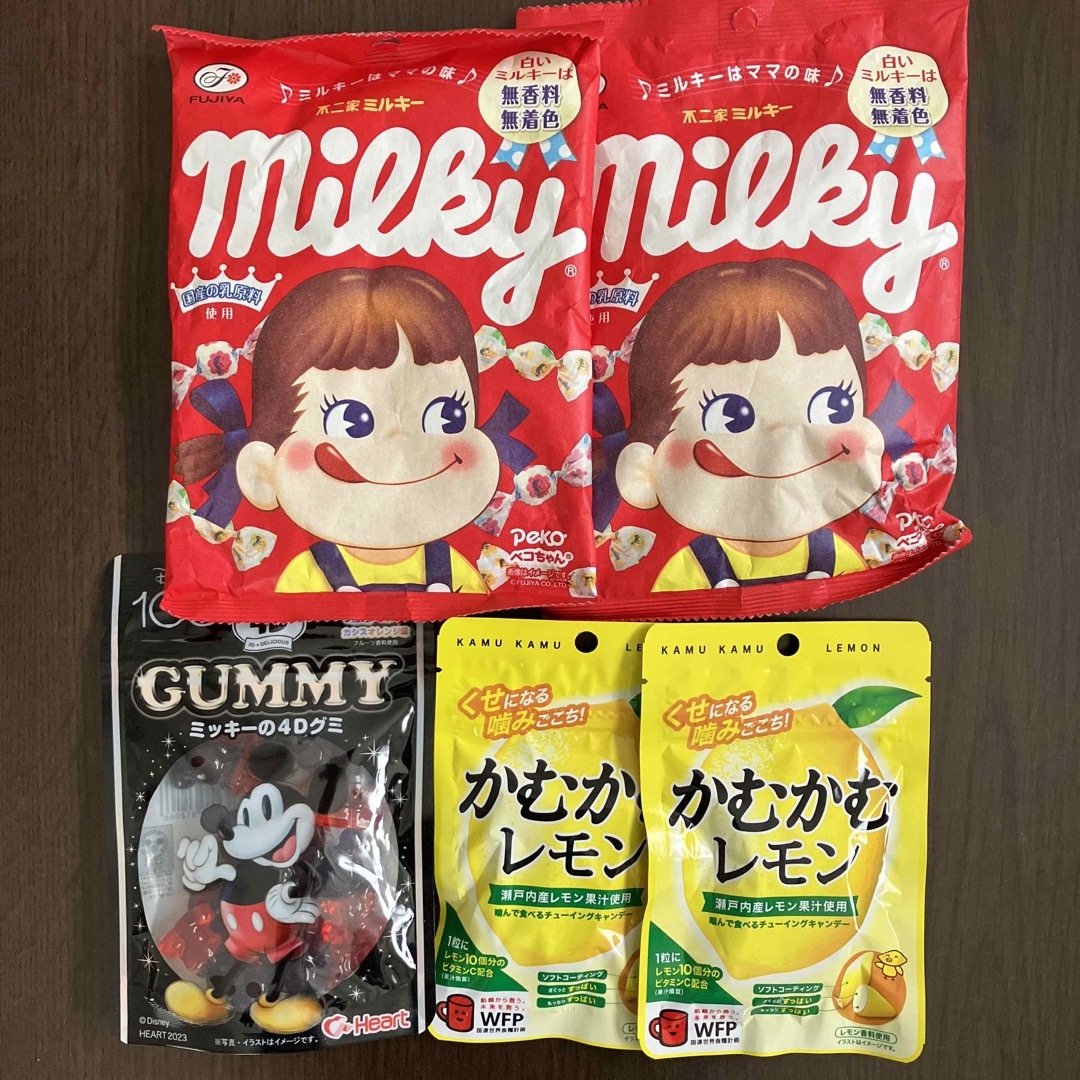 不二家(フジヤ)の不二家ミルキーなど　かむかむレモン　4Dミッキーマウスグミ 食品/飲料/酒の食品(菓子/デザート)の商品写真