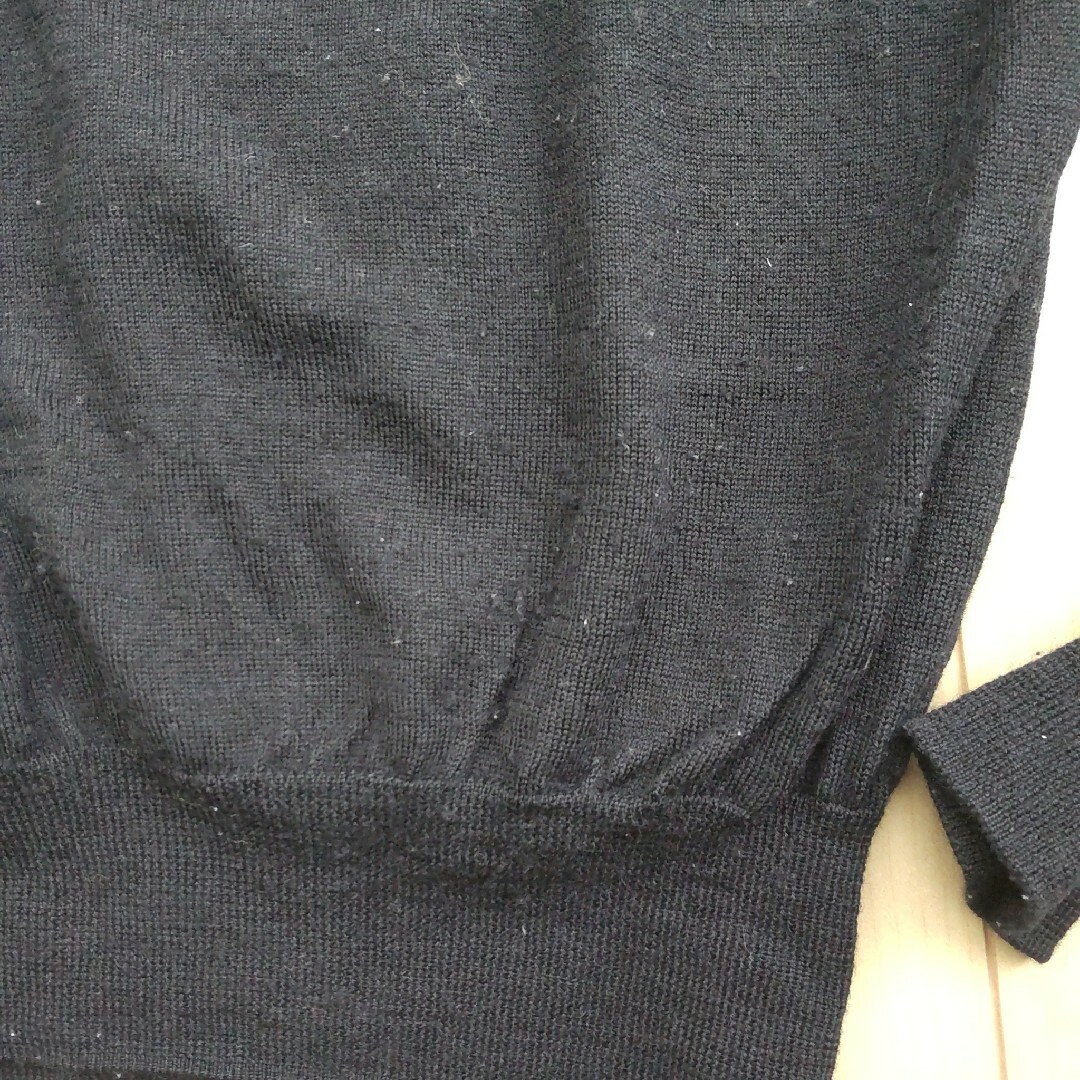 GALLIANO(ガリアーノ)のガリアーノ　黒の薄手Vネックセーター メンズのトップス(ニット/セーター)の商品写真