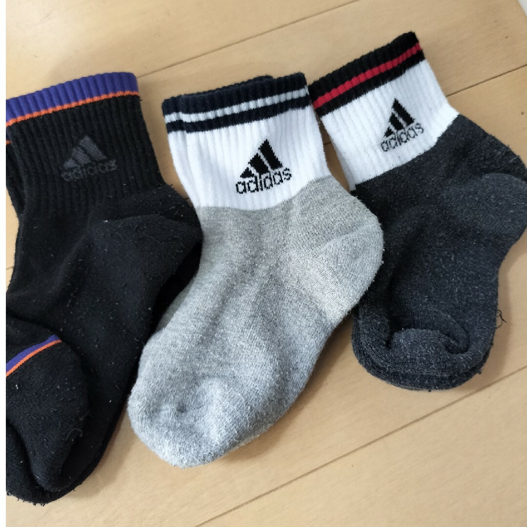 adidas(アディダス)の難あり中古adidas靴下セット18から21 キッズ/ベビー/マタニティのこども用ファッション小物(靴下/タイツ)の商品写真