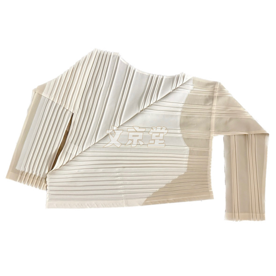 ISSEY MIYAKE - イッセイミヤケ プリーツ トップス FJ145 オフ ISSEY MIYAKE - イッセイミヤケ プリーツ トップス FJ145 オフ