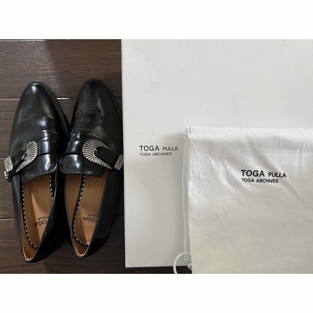 TOGA PULLA(トーガプルラ)のTOGA PULLA  black  ローファー　ドレスシューズ　38 レディースの靴/シューズ(ローファー/革靴)の商品写真