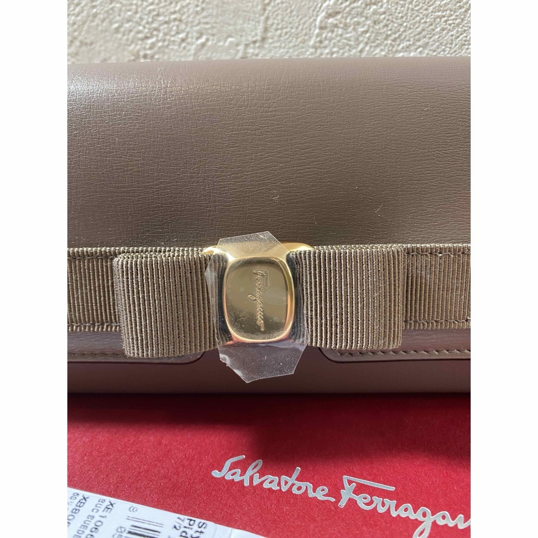 新品 フェラガモ 長財布 ニューヴァラ リボン