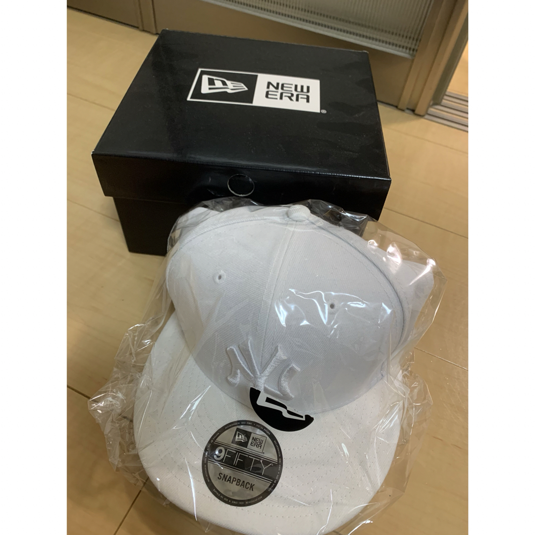 NEW ERA(ニューエラー)の【新品未使用】ニューエラ　ホワイト　NEW ERA ⭐︎SNAPBACK メンズの帽子(キャップ)の商品写真