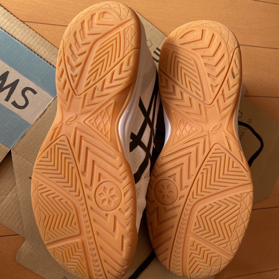 asics(アシックス)のアシックス　バレーシューズ 23.0㎝ キッズ/ベビー/マタニティのキッズ靴/シューズ(15cm~)(スニーカー)の商品写真