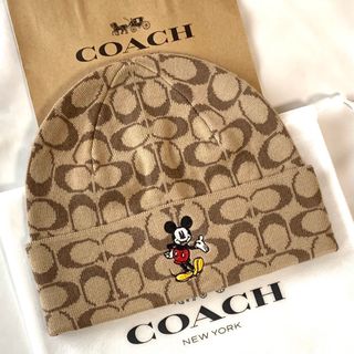 コーチ(COACH)の限定コラボ ディズニー× コーチ シグネチャー ミッキー ニット帽 新品本物(ニット帽/ビーニー)