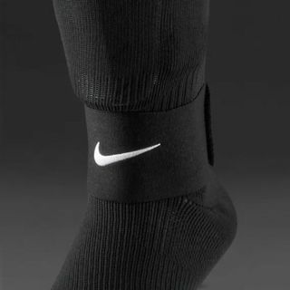 ナイキ(NIKE)の★送料無料★UK直輸入★ナイキ★シンガードステイ 専用ケース付★黒x白/1ペア★(その他)