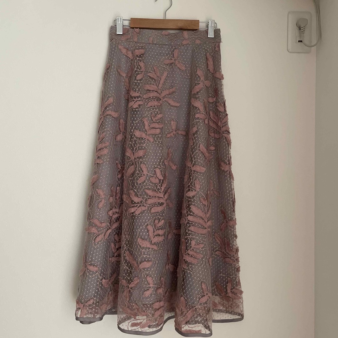 MERCURYDUO(マーキュリーデュオ)のマーキュリーデュオ❤︎ドットチュール刺繍フレアスカート レディースのスカート(ロングスカート)の商品写真