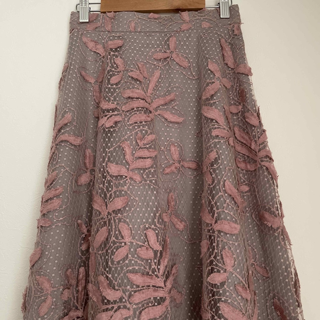 MERCURYDUO(マーキュリーデュオ)のマーキュリーデュオ❤︎ドットチュール刺繍フレアスカート レディースのスカート(ロングスカート)の商品写真