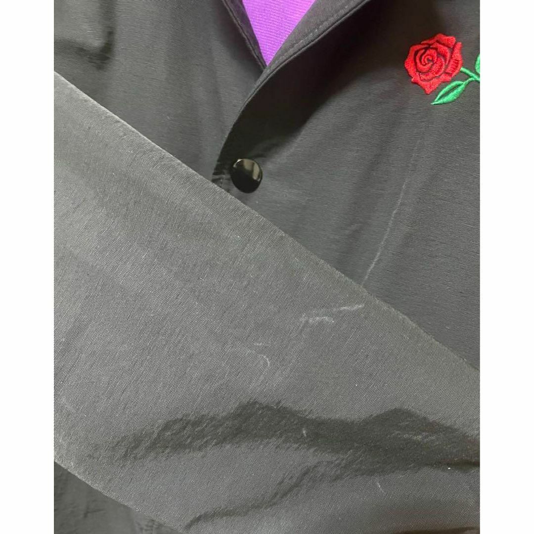X-girl(エックスガール)のx-girl ジャケット ブラック 薔薇 コーチジャケット バラ 紫 M レディースのジャケット/アウター(スタジャン)の商品写真