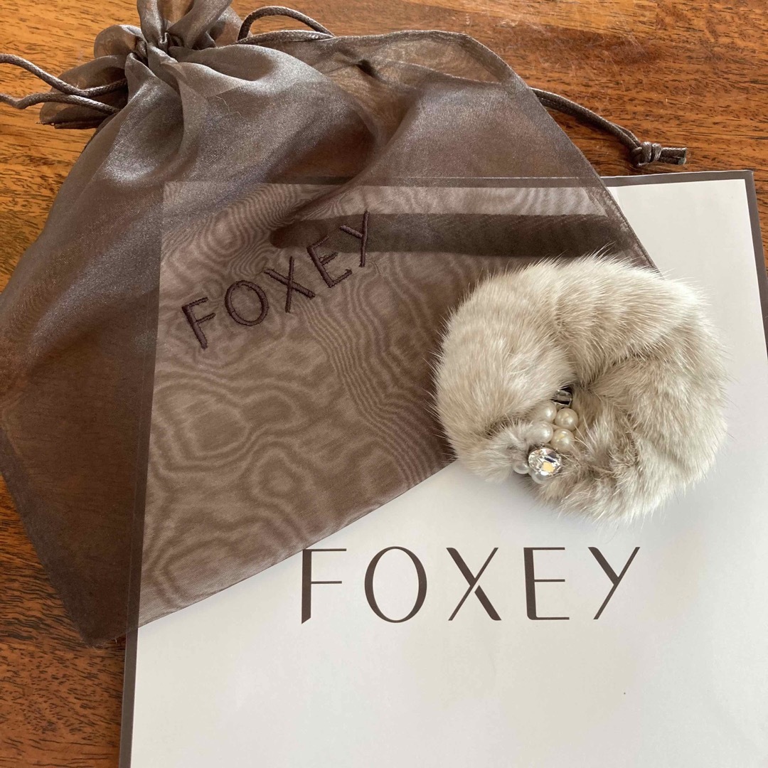 FOXEY(フォクシー)のフォクシー◇ミンクシュシュ レディースのヘアアクセサリー(ヘアゴム/シュシュ)の商品写真