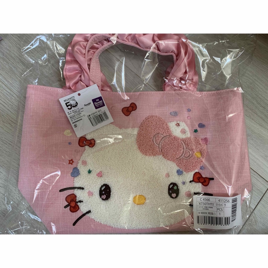 サンリオ(サンリオ)のサンリオ サガラ刺繍トートバッグ ハローキティ 50周年 レディースのバッグ(トートバッグ)の商品写真
