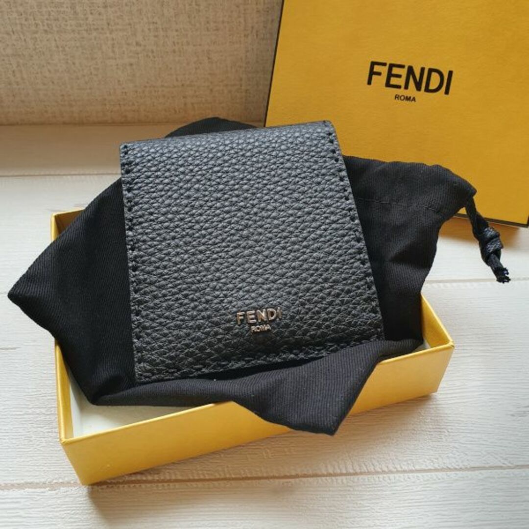 【新品・未使用】FENDI セレリア レザー二つ折り財布 ブラック