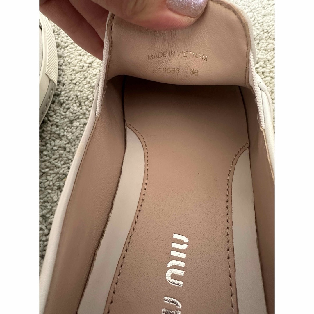 新品※難ありミュウミュウ miu miu メタルトゥ スニーカー スリッポン　白