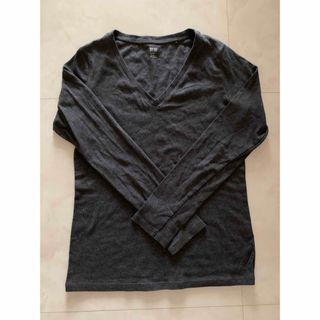 ユニクロ(UNIQLO)のユニクロ　UNIQLO  長袖　Tシャツ　ダークグレー　トップス　カットソー(Tシャツ(長袖/七分))