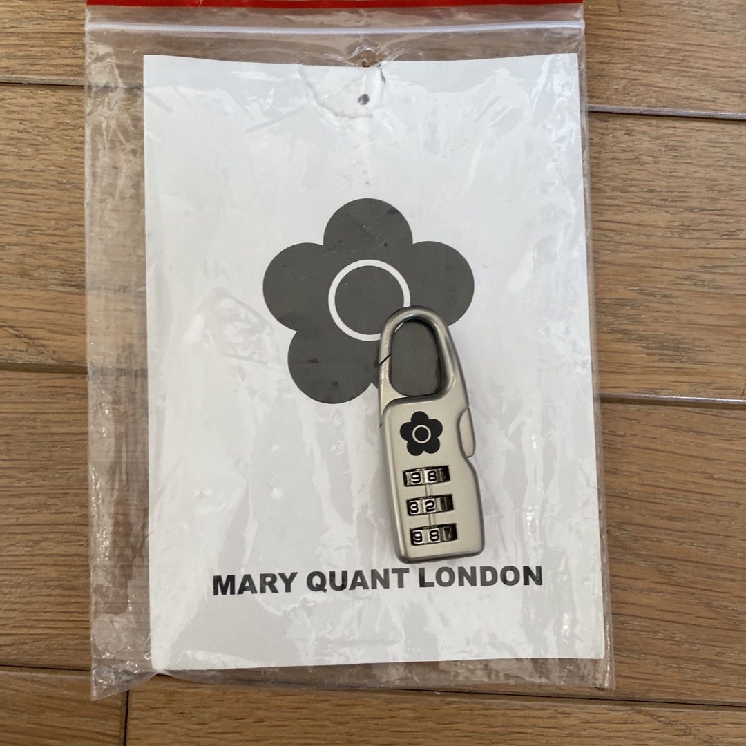 MARY QUANT(マリークワント)のマリークワント　キャリーバッグ　スーツケース　ネームタグ、鍵付き レディースのバッグ(スーツケース/キャリーバッグ)の商品写真