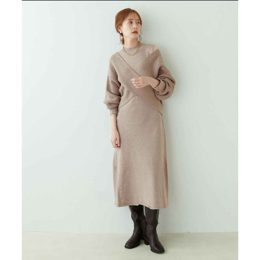 natural couture(ナチュラルクチュール)の《美品》クロスニット+ノースリーブワンピースセット レディースのワンピース(ロングワンピース/マキシワンピース)の商品写真