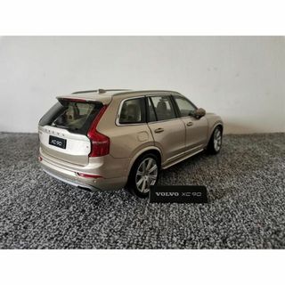 ミニカー 1/18 ボルボ VOLVO XC90 2022 サンドメタリック