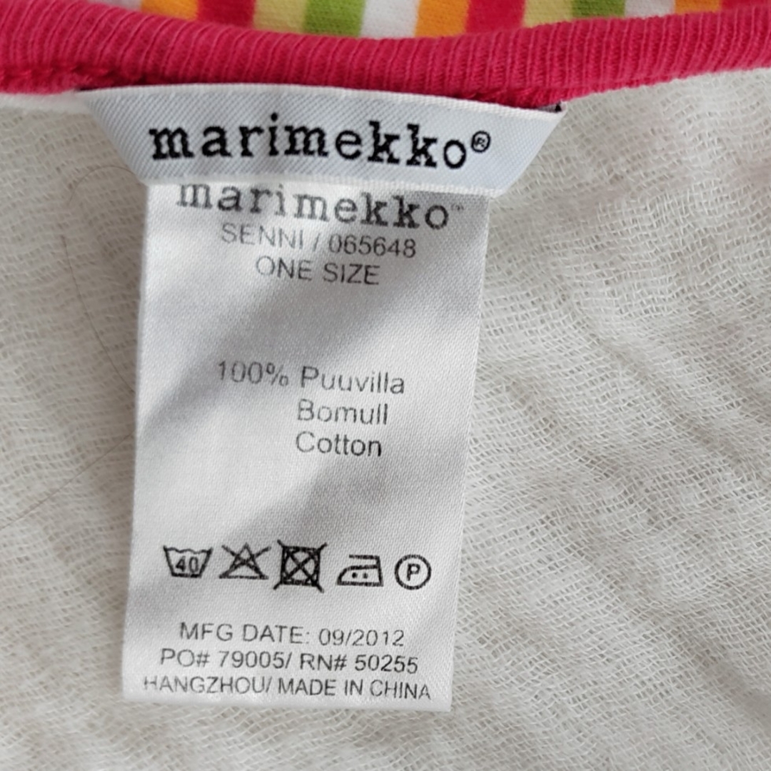 marimekko(マリメッコ)のmarimekko　マリメッコ　スタイ　2枚組　りんご　ラミネート加工　北欧風 キッズ/ベビー/マタニティのこども用ファッション小物(ベビースタイ/よだれかけ)の商品写真