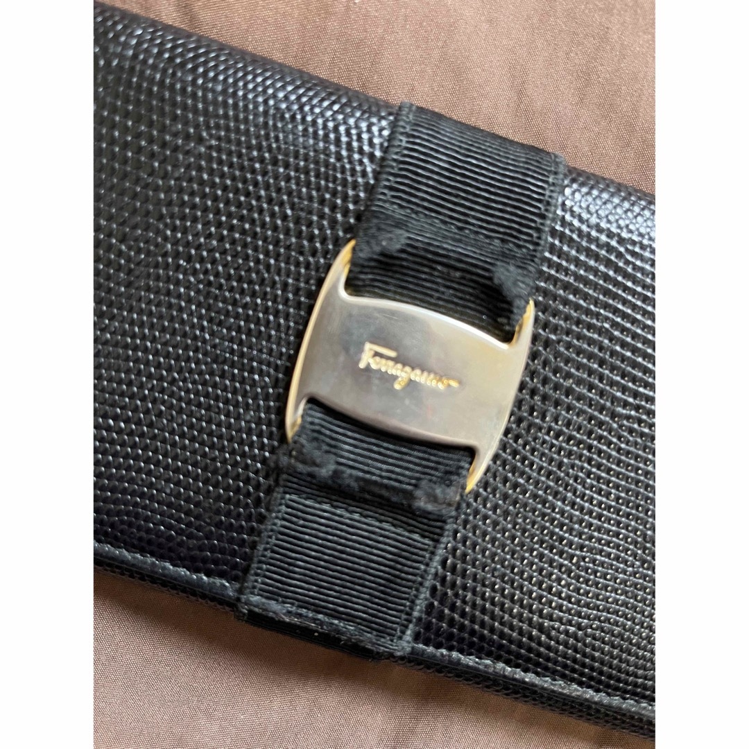 Salvatore Ferragamo(サルヴァトーレフェラガモ)のSalvatoreFerragamo 長財布 ヴァラ レザー 黒 財布 リボン レディースのファッション小物(財布)の商品写真