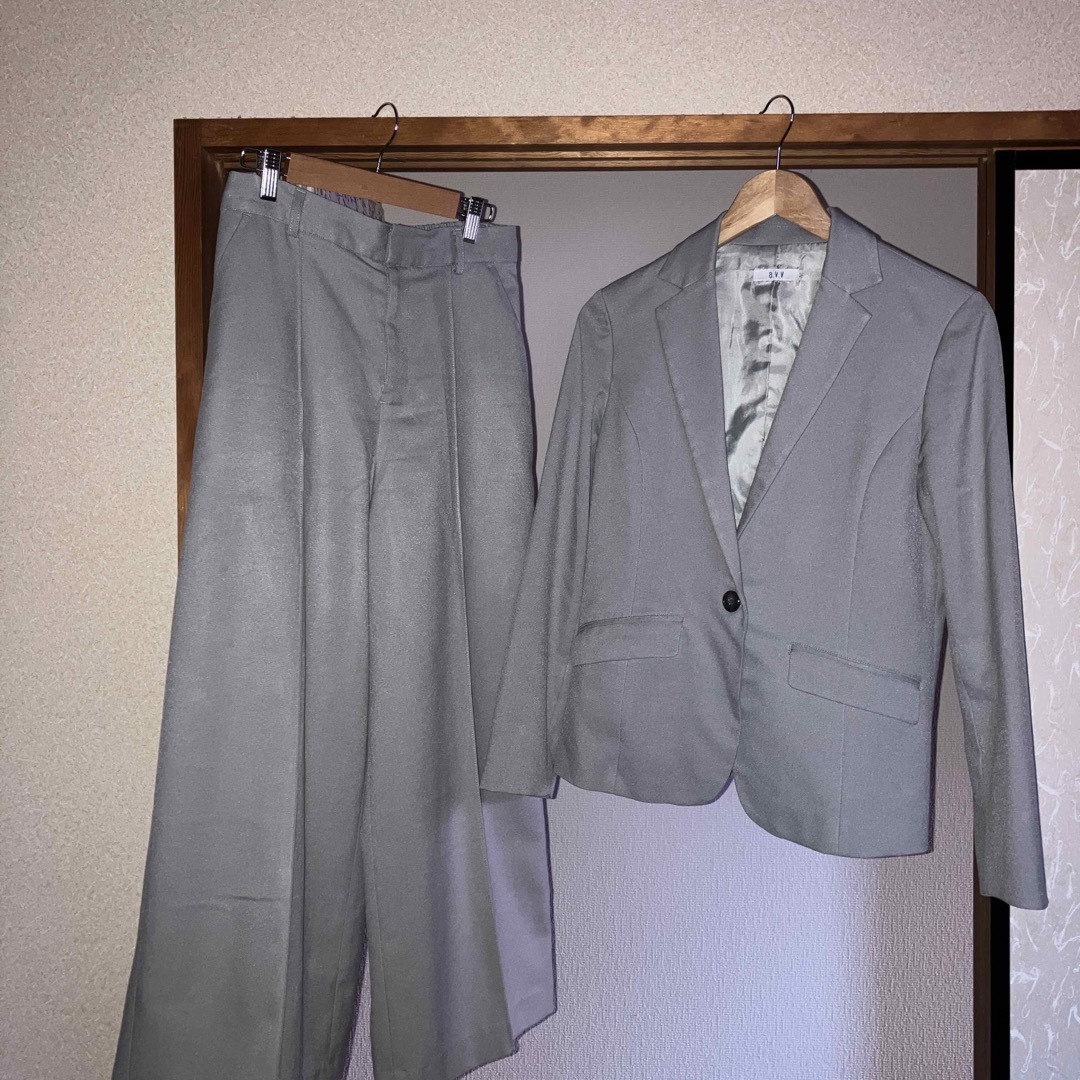 a.v.v(アーヴェヴェ)のA.V.Vパンツスーツ レディースのフォーマル/ドレス(スーツ)の商品写真