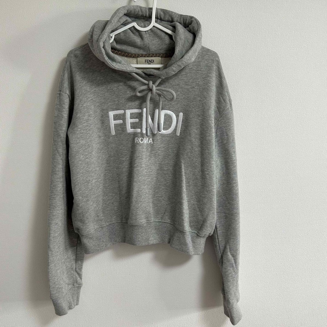 FENDI　パーカー　トレーナー　レディース　L