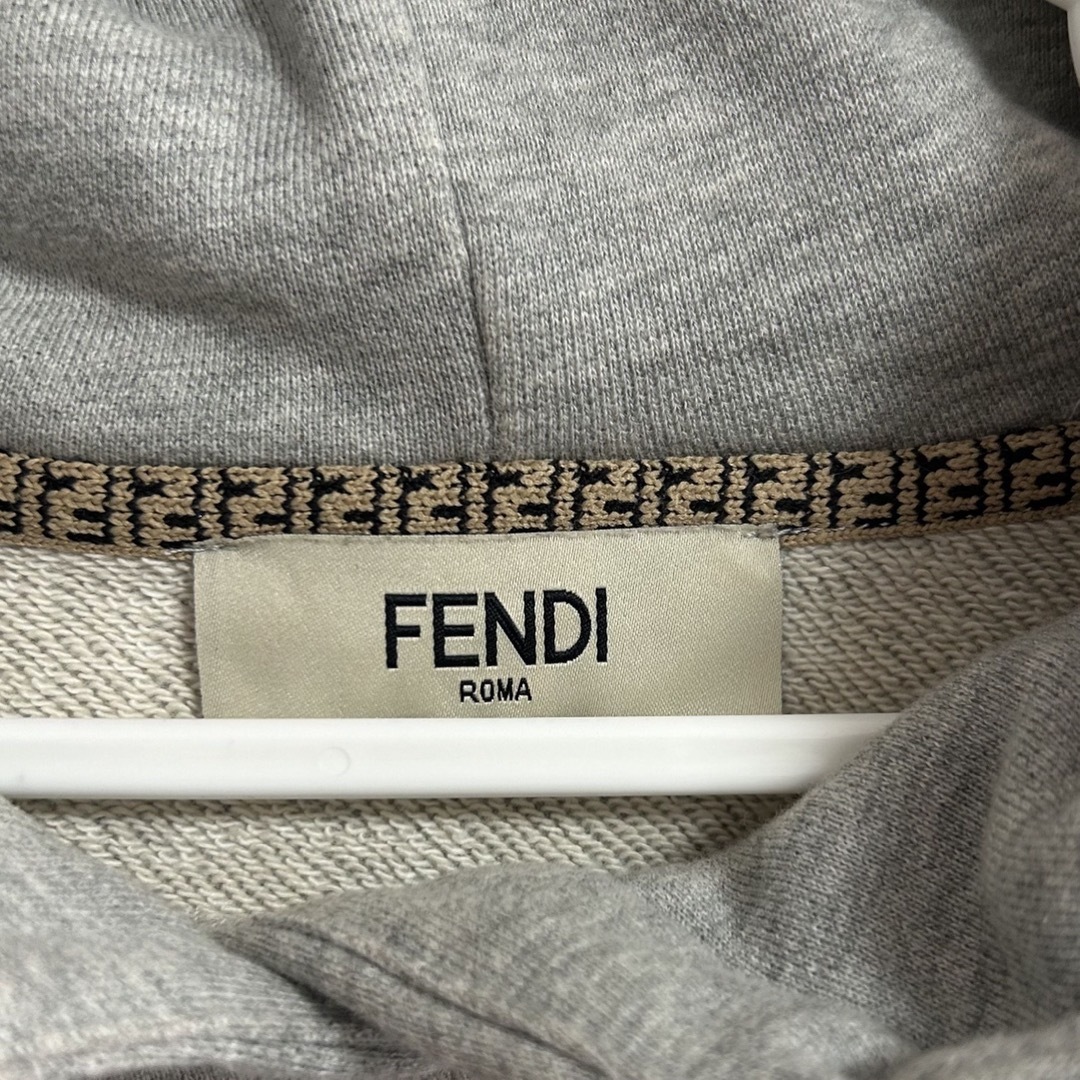 FENDI　パーカー　トレーナー　レディース　L