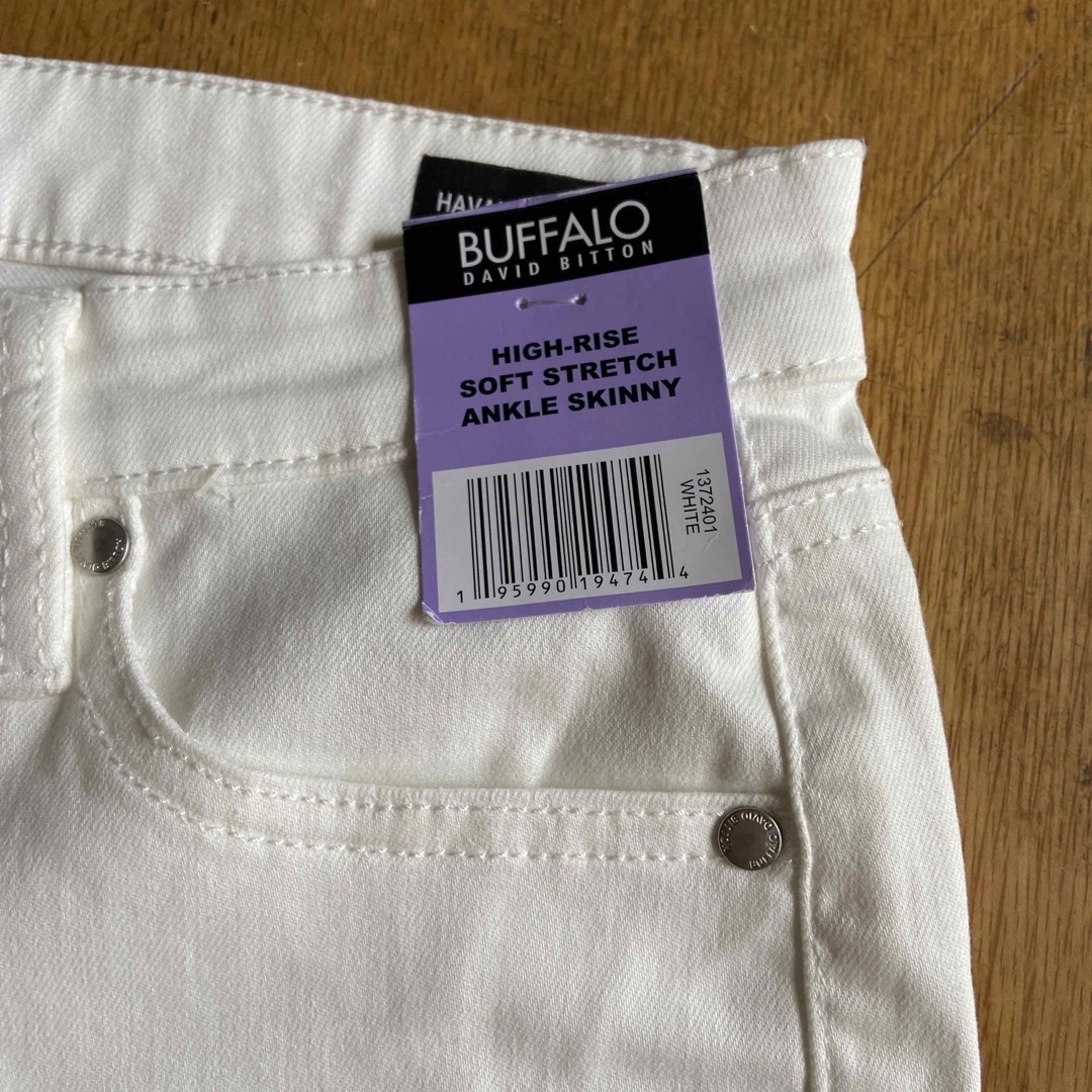 Buffalo(バッファロー)のBuffalo David Bitton  スキニーパンツ　ホワイト　未使用品 レディースのパンツ(スキニーパンツ)の商品写真