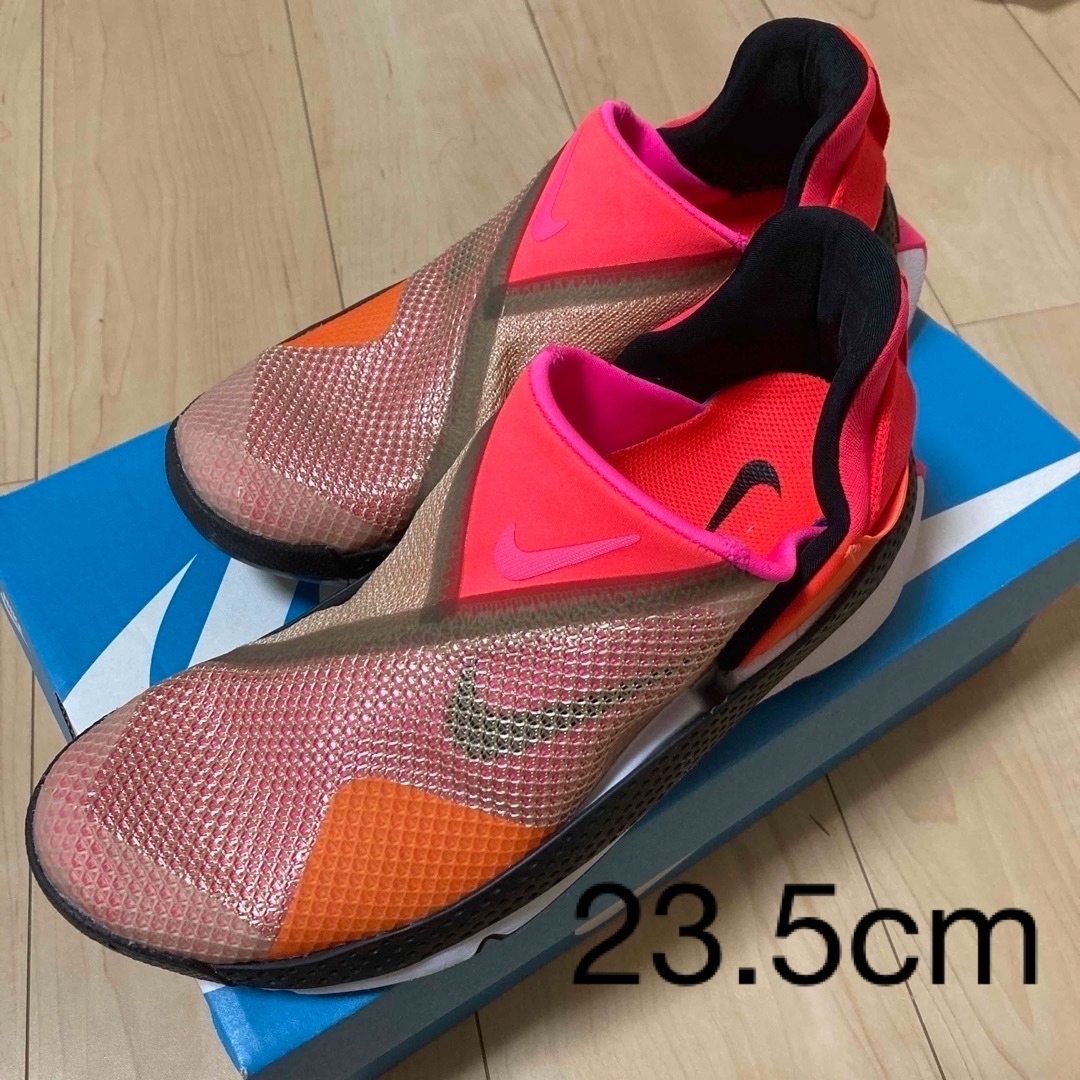 NIKE(ナイキ)のナイキ　ゴーフライイーズ　未使用新品　23.5cm レディースの靴/シューズ(スリッポン/モカシン)の商品写真