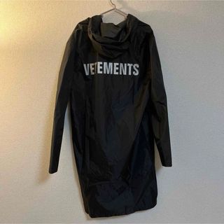 ヴェトモン(VETEMENTS)のvetements レインコート(レインコート)