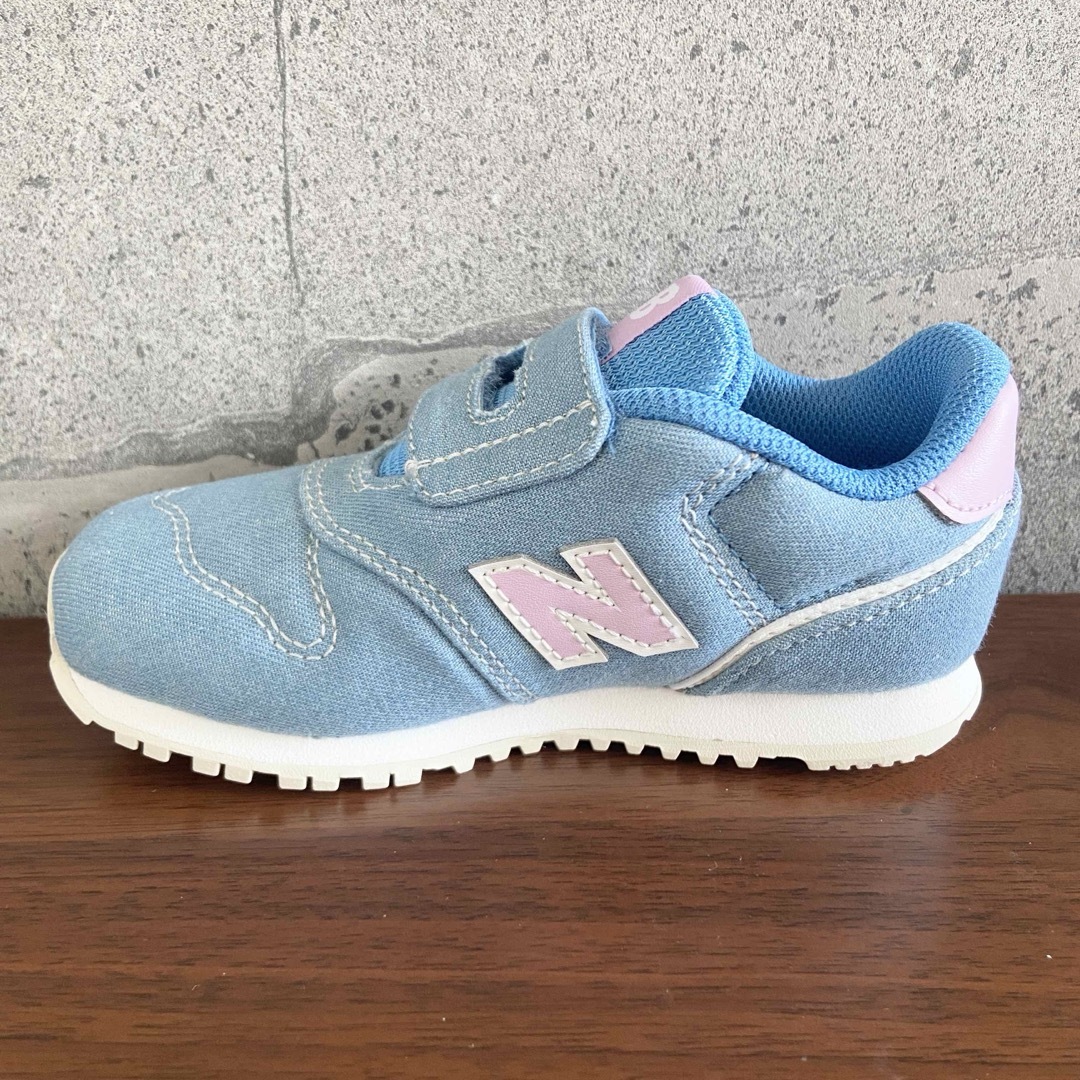 New Balance(ニューバランス)の【新品】15.5センチ ピンク×デニム ニューバランス スニーカー キッズ キッズ/ベビー/マタニティのキッズ靴/シューズ(15cm~)(スニーカー)の商品写真