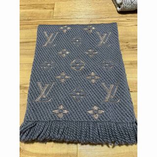 ルイヴィトン(LOUIS VUITTON)の【美品】 ルイヴィトン　M70467　ロゴマニア　モノグラム　マフラー　グレー(マフラー/ショール)