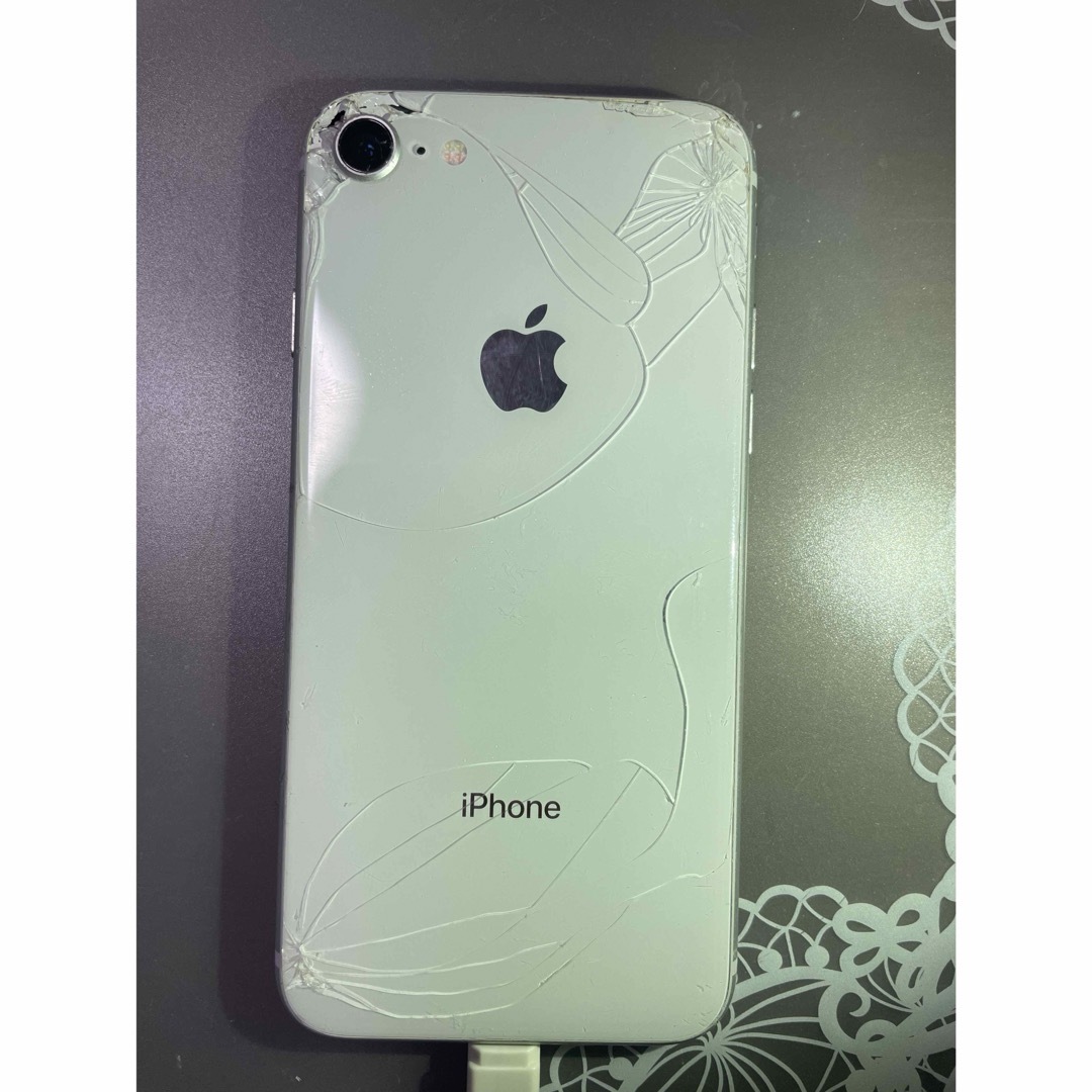 Apple(アップル)のiPhone8 スマホ/家電/カメラのスマートフォン/携帯電話(スマートフォン本体)の商品写真