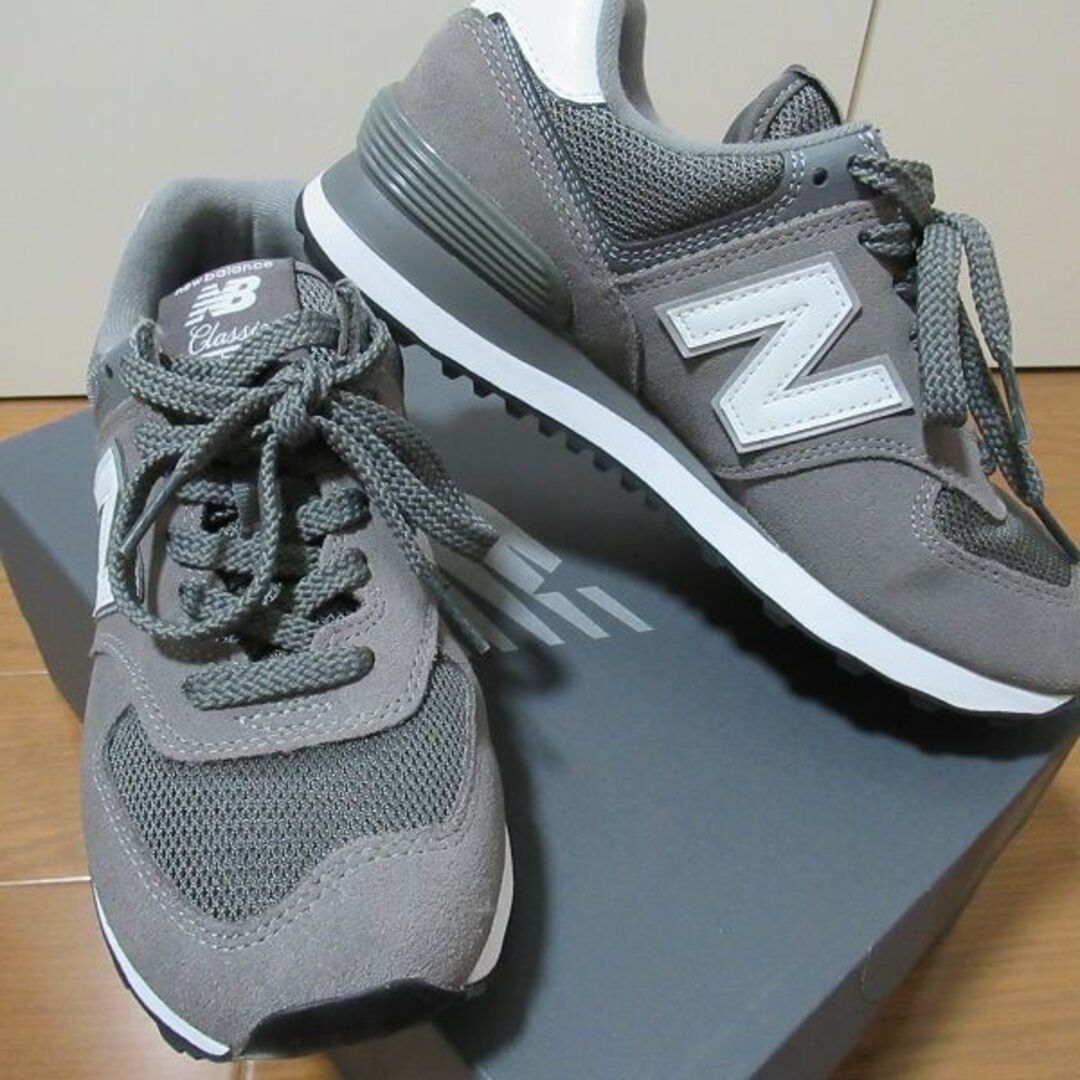 New Balance(ニューバランス)の超美品！ニューバランスＭＬ５７４ＥＧ２グレー・２３，５Ｄ・ユニセックス レディースの靴/シューズ(スニーカー)の商品写真