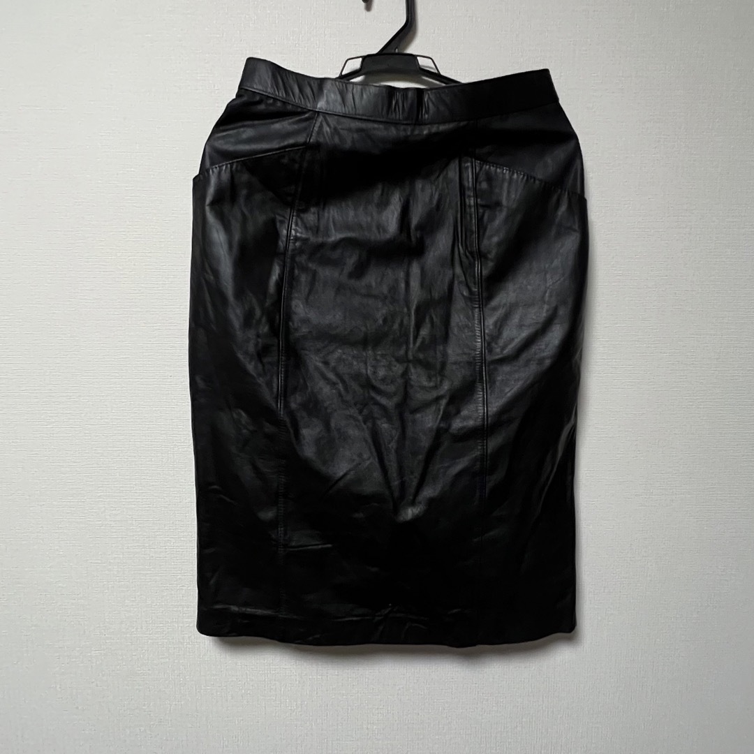 牛革！ブラック裏地付きタイトスカート  レディースのスカート(ひざ丈スカート)の商品写真