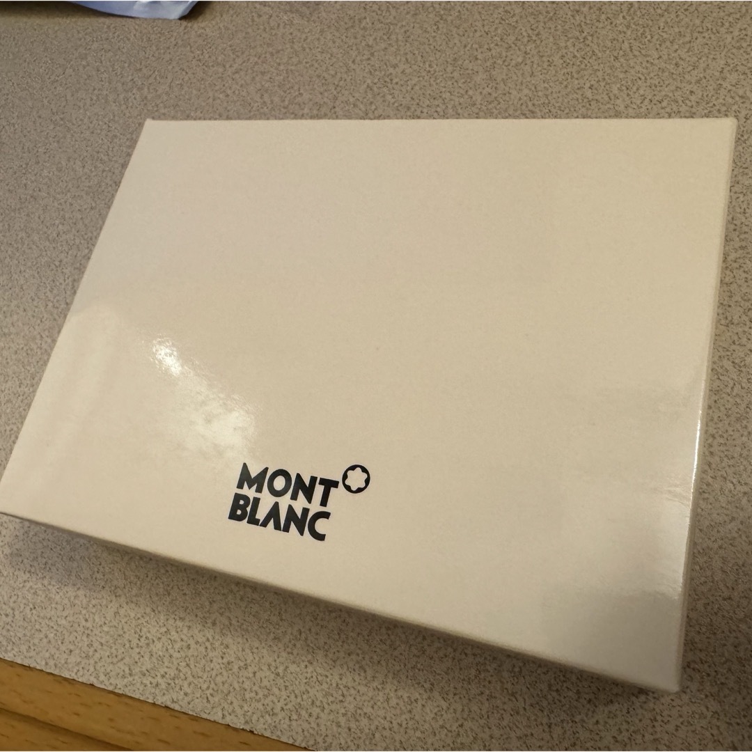 MONTBLANC(モンブラン)のモンブラン　名刺ケース　カセットテープ柄　値下げ メンズのファッション小物(名刺入れ/定期入れ)の商品写真