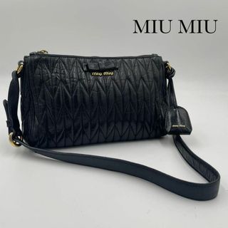 MIU MIU ショルダーバッグ　黒　ブラック　レザー　チェーン