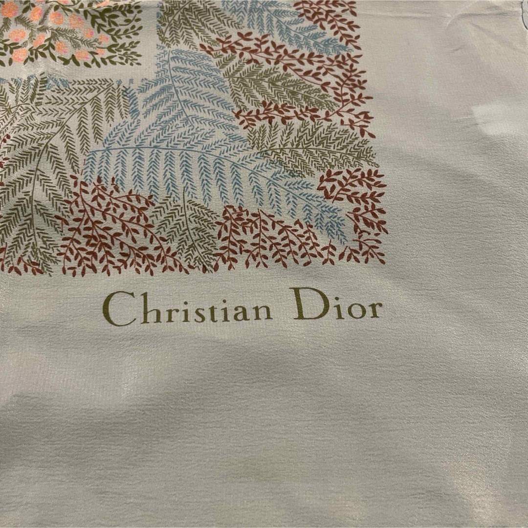 Christian Dior(クリスチャンディオール)のChristian Dior クリスチャンディオール スカーフ 蝶 花柄 ロゴ レディースのファッション小物(バンダナ/スカーフ)の商品写真