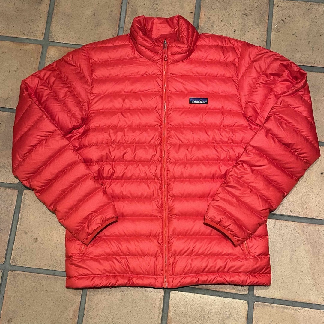 Patagonia ダウンセーター レアな赤 新品 Mメンズ