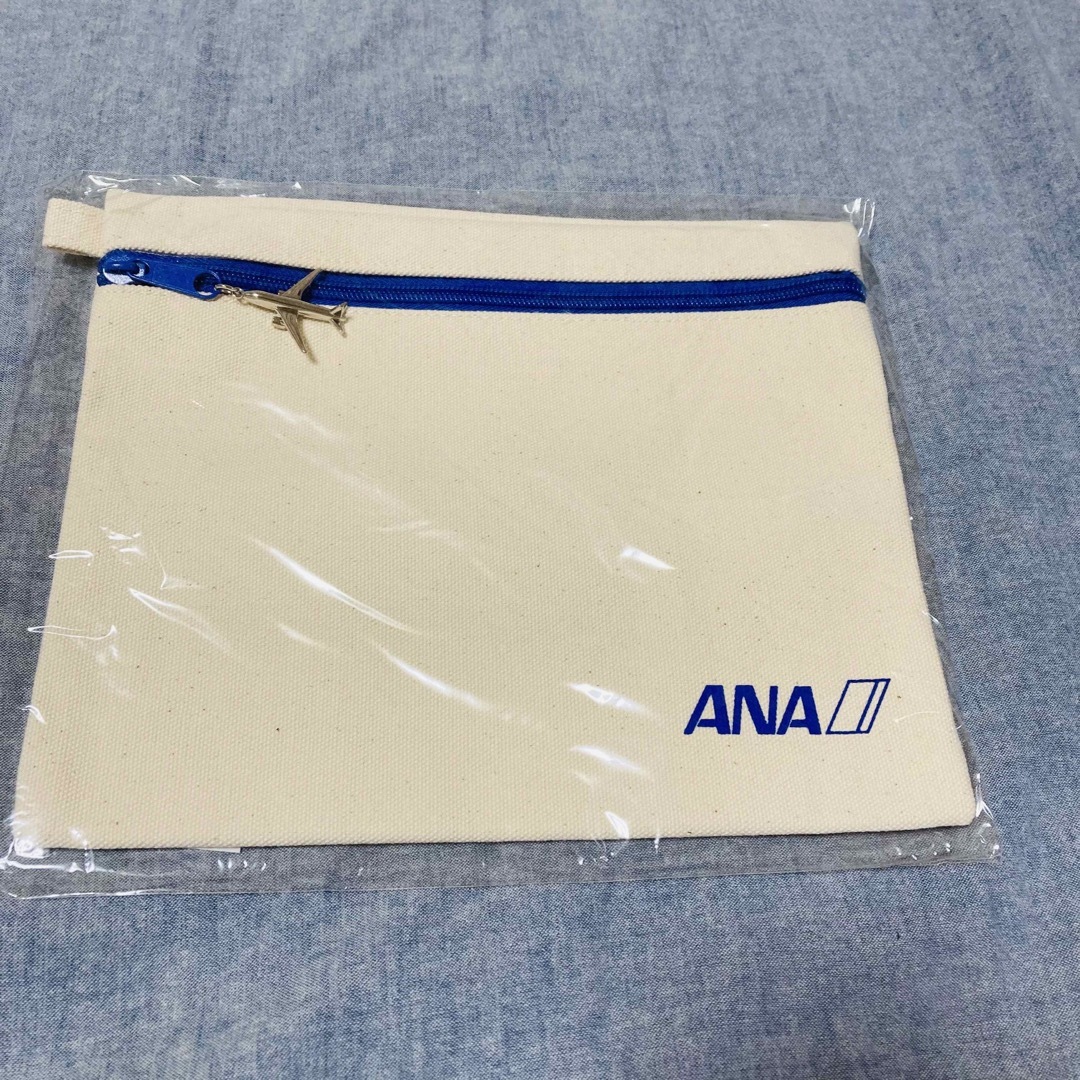 ANA(全日本空輸)(エーエヌエー(ゼンニッポンクウユ))の【限定】ANA トラベルポーチ レディースのファッション小物(ポーチ)の商品写真