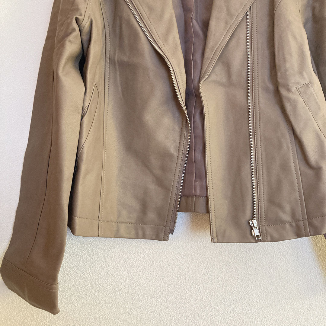 GRL(グレイル)のnz GRL fo276 グレイル　ライダースジャケット 革ジャン ベージュ レディースのジャケット/アウター(ライダースジャケット)の商品写真