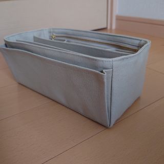 ハンドメイド　帆布の仕切り付きバッグインバッグ(バッグ)